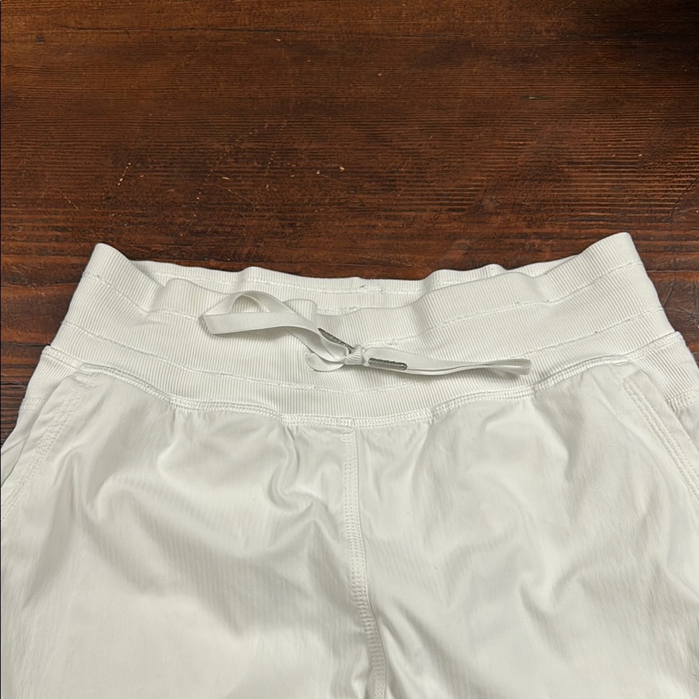 Lululemon joggers women’s  size 4 White joggers capris Sweatpants for Casual - Picture 4 of 12